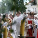 Procesja Bożego Ciała w centrum Kielc - Biskup Ordynariusz Kazimierz Ryczan / Stanisław Blinstrub / Radio Kielce