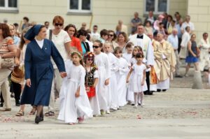 Procesja Bożego Ciała w centrum Kielc / Stanisław Blinstrub / Radio Kielce