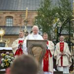 Procesja Bożego Ciała w centrum Kielc - Biskup Ordynariusz Kazimierz Ryczan / Stanisław Blinstrub / Radio Kielce