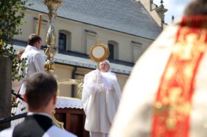 Procesja Bożego Ciała w centrum Kielc / Stanisław Blinstrub / Radio Kielce