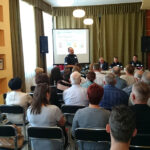 Komenda Miejska Policji w Kielcach organizuje spotkania z mieszkańcami powiatu, które mają poprawić bezpieczeństwo i porządek w miejscach publicznych. / Paweł Klepka / Radio Kielce