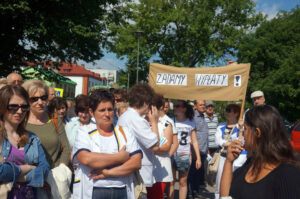 Marsz protestacyjny pracowników szpitala / Teresa Czajkowska / Radio Kielce