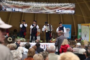 Koncert laureatów 38. Buskich Spotkań z Folklorem i 15. edycja Wojewódzkiego Konkursu "Nasze kulinarne dziedzictwo – smaki regionów" / Stanisław Blinstrub / Radio Kielce