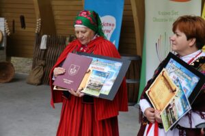 Koncert laureatów 38. Buskich Spotkań z Folklorem i 15. edycja Wojewódzkiego Konkursu "Nasze kulinarne dziedzictwo – smaki regionów" / Stanisław Blinstrub / Radio Kielce