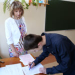 Rozdanie świadectw w Gimnazjum nr 3 przy ulicy Toporowskiego w Kielcach / Kamil Król / Radio Kielce