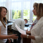 Rozdanie świadectw w Gimnazjum nr 3 przy ulicy Toporowskiego w Kielcach / Kamil Król / Radio Kielce