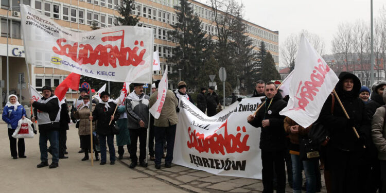 28.2.2013 UW Prema protest Solidarnosci / Wojciech Habdas / Radio Kielce