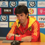 Konferencja prasowa. Jose Rojo Martin znany jako "Pacheta" będzie nowym trenerem piłkarzy Korony. / Wojciech Habdas / Radio Kielce