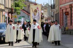 20 osób z całego kraju zostało przyjętych w Kielcach do Zakonu Rycerskiego Świętego Grobu Bożego w Jerozolimie / Kamil Król / Radio Kielce