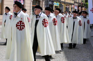 20 osób z całego kraju zostało przyjętych w Kielcach do Zakonu Rycerskiego Świętego Grobu Bożego w Jerozolimie / Kamil Król / Radio Kielce