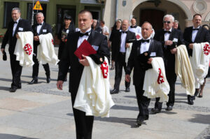 20 osób z całego kraju zostało przyjętych w Kielcach do Zakonu Rycerskiego Świętego Grobu Bożego w Jerozolimie / Kamil Król / Radio Kielce