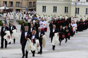 20 osób z całego kraju zostało przyjętych w Kielcach do Zakonu Rycerskiego Świętego Grobu Bożego w Jerozolimie / Kamil Król / Radio Kielce