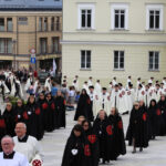 20 osób z całego kraju zostało przyjętych w Kielcach do Zakonu Rycerskiego Świętego Grobu Bożego w Jerozolimie / Kamil Król / Radio Kielce