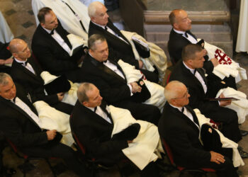 20 osób z całego kraju zostało przyjętych w Kielcach do Zakonu Rycerskiego Świętego Grobu Bożego w Jerozolimie / Kamil Król / Radio Kielce