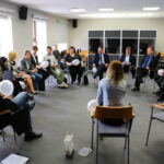 Młodzież oraz przedstawiciele organizacji młodzieżowych  z naszego regionu spotkali się z przedstawicielami jednostek samorządu terytorialnego. / Wojciech Habdas / Radio Kielce