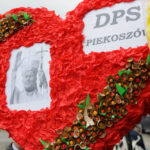 VI Spotkanie Integracyjne Dzieci i Młodzieży Niepełnosprawnej w Masłowie, Msza Święta, której przewodniczył Biskup Pomocniczy Marian Florczyk. / Wojciech Habdas / Radio Kielce