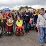 VI Spotkanie Integracyjne Dzieci i Młodzieży Niepełnosprawnej w Masłowie, Msza Święta, której przewodniczył Biskup Pomocniczy Marian Florczyk. / Wojciech Habdas / Radio Kielce