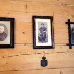 Centrum Edukacyjne Szklany Dom. Drewniany dworek, stylizowany na drobnoszlachecki dwór z drugiej połowy XIX wieku. / Wojciech Habdas / Radio Kielce