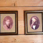 Centrum Edukacyjne Szklany Dom. Drewniany dworek, stylizowany na drobnoszlachecki dwór z drugiej połowy XIX wieku. / Wojciech Habdas / Radio Kielce