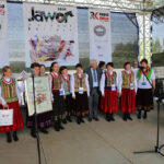 Gala finałowa "Jawor – u źródeł kultury" w Parku Etnograficznym w Tokarni. Zespół śpiewaczy – nagroda główna: Zespół „Echo Łysicy” / Wojciech Habdas / Radio Kielce