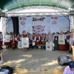 Gala finałowa "Jawor – u źródeł kultury" w Parku Etnograficznym w Tokarni. Laureaci nagrody "Jawor – u źródeł kultury". / Wojciech Habdas / Radio Kielce