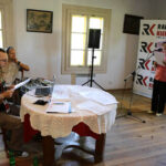 Gala finałowa "Jawor – u źródeł kultury" w Parku Etnograficznym w Tokarni. W skansenie działało terenowe studio nagrań. / Wojciech Habdas / Radio Kielce