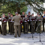 Obchody 95-lecia powstania 2. Pułku Artylerii Lekkiej Legionów. W dawnych koszarach na Stadionie złożono wieńce. Podczas uroczystości odsłonięto pomnik artylerzystów, którzy zginęli w Katyniu i Charkowie. / Wojciech Habdas / Radio Kielce