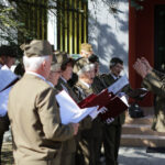 Obchody 95-lecia powstania 2. Pułku Artylerii Lekkiej Legionów. W dawnych koszarach na Stadionie złożono wieńce. Podczas uroczystości odsłonięto pomnik artylerzystów, którzy zginęli w Katyniu i Charkowie. / Wojciech Habdas / Radio Kielce