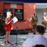 Obchody 95-lecia powstania 2. Pułku Artylerii Lekkiej Legionów. W dawnych koszarach na Stadionie złożono wieńce. Podczas uroczystości odsłonięto pomnik artylerzystów, którzy zginęli w Katyniu i Charkowie. / Wojciech Habdas / Radio Kielce