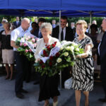 Obchody 95-lecia powstania 2. Pułku Artylerii Lekkiej Legionów. W dawnych koszarach na Stadionie złożono wieńce. Podczas uroczystości odsłonięto pomnik artylerzystów, którzy zginęli w Katyniu i Charkowie. / Wojciech Habdas / Radio Kielce