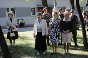 Obchody 95-lecia powstania 2. Pułku Artylerii Lekkiej Legionów. W dawnych koszarach na Stadionie złożono wieńce. Podczas uroczystości odsłonięto pomnik artylerzystów, którzy zginęli w Katyniu i Charkowie. / Wojciech Habdas / Radio Kielce