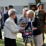 Obchody 95-lecia powstania 2. Pułku Artylerii Lekkiej Legionów. W dawnych koszarach na Stadionie złożono wieńce. Podczas uroczystości odsłonięto pomnik artylerzystów, którzy zginęli w Katyniu i Charkowie. / Wojciech Habdas / Radio Kielce