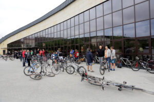 Wypożyczalnia rowerów została otwarta przy Centrum Kultury i Sportu w Chęcinach. / Wojciech Habdas / Radio Kielce