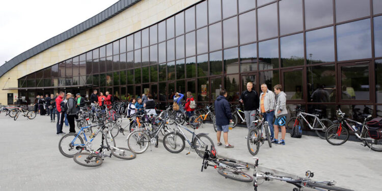Wypożyczalnia rowerów została otwarta przy Centrum Kultury i Sportu w Chęcinach. / Wojciech Habdas / Radio Kielce