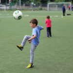 Zajęcia w klubie bilardowym, nauka gry w golfa oraz ćwiczenia z zawodnikami i trenerami drugiej drużyny Korony Kielce, to tylko niektóre atrakcje Narodowego Dnia Sportu. / Wojciech Habdas / Radio Kielce