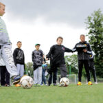 Zajęcia w klubie bilardowym, nauka gry w golfa oraz ćwiczenia z zawodnikami i trenerami drugiej drużyny Korony Kielce, to tylko niektóre atrakcje Narodowego Dnia Sportu. / Wojciech Habdas / Radio Kielce