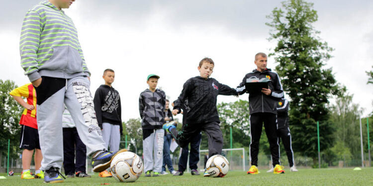 Zajęcia w klubie bilardowym, nauka gry w golfa oraz ćwiczenia z zawodnikami i trenerami drugiej drużyny Korony Kielce, to tylko niektóre atrakcje Narodowego Dnia Sportu. / Wojciech Habdas / Radio Kielce