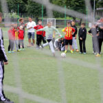 Zajęcia w klubie bilardowym, nauka gry w golfa oraz ćwiczenia z zawodnikami i trenerami drugiej drużyny Korony Kielce, to tylko niektóre atrakcje Narodowego Dnia Sportu. / Wojciech Habdas / Radio Kielce