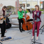 Oddana do użytku została instalacja solarna. Dzięki temu urządzeniu osoby, wypoczywające w salonie będą mogły doładować telefon komórkowy lub laptop. Ponadto, goście będą mogli przeczytać najświeższą prasę, która będzie dostarczana codziennie do salonu i umieszczana w specjalnych gazetownikach. The Positive Trio / Wojciech Habdas / Radio Kielce