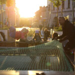 Oddana do użytku została instalacja solarna. Dzięki temu urządzeniu osoby, wypoczywające w salonie będą mogły doładować telefon komórkowy lub laptop. Ponadto, goście będą mogli przeczytać najświeższą prasę, która będzie dostarczana codziennie do salonu i umieszczana w specjalnych gazetownikach. / Wojciech Habdas / Radio Kielce