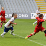 Klubowe Mistrzostwa Polski Dziewcząt U-16 w piłce nożnej . Mecz finałowy Bronowianka Kraków - Sztorm Gdynia / Radio Kielce