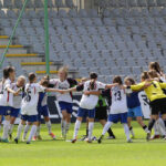 Klubowe Mistrzostwa Polski Dziewcząt U-16 w piłce nożnej . Taniec zwycięstwa zawodniczek Sztormu Gdynia. / Wojciech Habdas / Radio Kielce