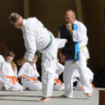 Festyn z okazji Dnia Ojca w Parku Miejskim. Prezentacja Klubu Karate Morawica / Wojciech Habdas / Radio Kielce