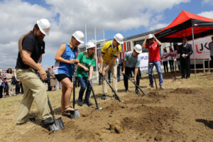 Uroczyste „Wbicie łopaty” pod budowę Centrum Rehabilitacji i Sportu / Wojciech Habdas / Radio Kielce