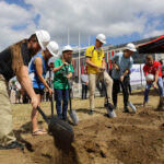 Uroczyste „Wbicie łopaty” pod budowę Centrum Rehabilitacji i Sportu / Wojciech Habdas / Radio Kielce