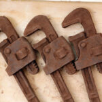 Święto Kielc. Ruszył jarmark na "Sienkiewce". Czekoladowe narzędzia do złudzenia przypominają prawdziwe. / Wojciech Habdas / Radio Kielce