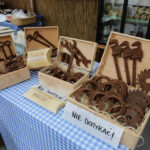 Święto Kielc. Ruszył jarmark na "Sienkiewce". Czekoladowe narzędzia do złudzenia przypominają prawdziwe. / Wojciech Habdas / Radio Kielce