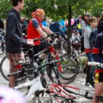 Ulicami Kielc przejechała Masa Krytyczna. Młodzi i starsi rowerzyści zwrócili w ten sposób uwagę na swoje problemy komunikacyjne. / Stanisław Blinstrub / Radio Kielce