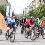 Ulicami Kielc przejechała Masa Krytyczna. Młodzi i starsi rowerzyści zwrócili w ten sposób uwagę na swoje problemy komunikacyjne. / Stanisław Blinstrub / Radio Kielce