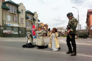 Rekonstrukcja zamachu na Helmuta Kappa w Jędrzejowie. / Ewa Pociejowska-Gawęda / Radio Kielce